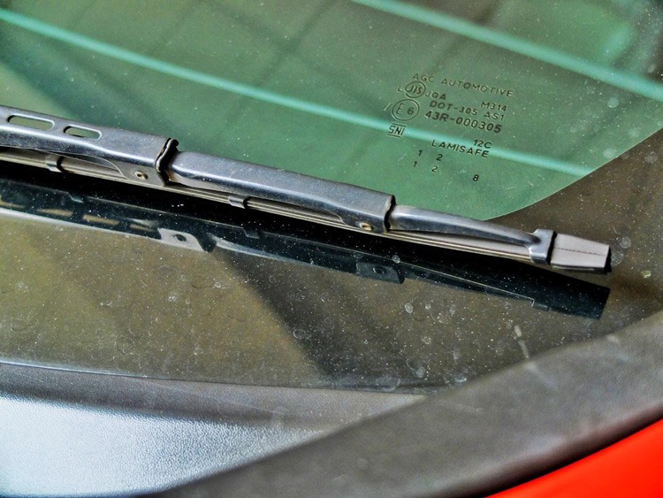 TIPS MENCEGAH JAMUR HINGGAP PADA KACA MOBIL