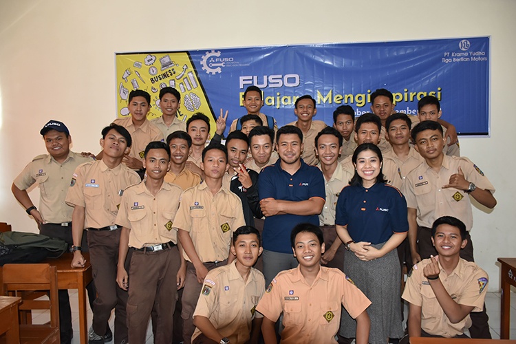 KTB KEMBALI MELAKSANAKAN “FUSO BELAJAR & MENGINSPIRASI” DAN MEMPERKUAT KEGIATAN BELAJAR SISWA MELALUI DONASI ALAT PRAKTIK UNTUK SMK