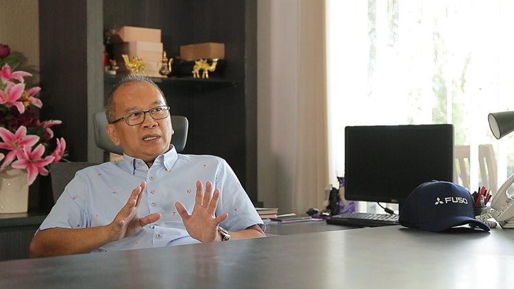 KISAH B-LOG YANG MEMPERCAYAKAN BISNISNYA DENGAN MITSUBISHI FUSO