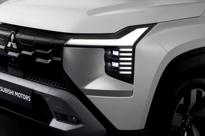Mitsubishi Destinator Lampu Depan Berbentuk T-Shape