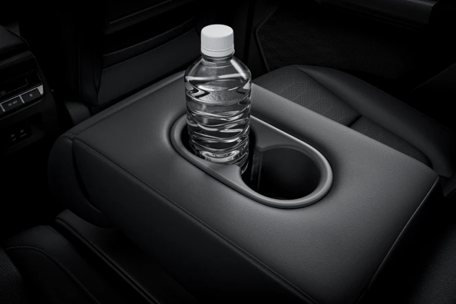 Mitsubishi Destinator Arm Rest dengan Cup Holder di Baris Kedua